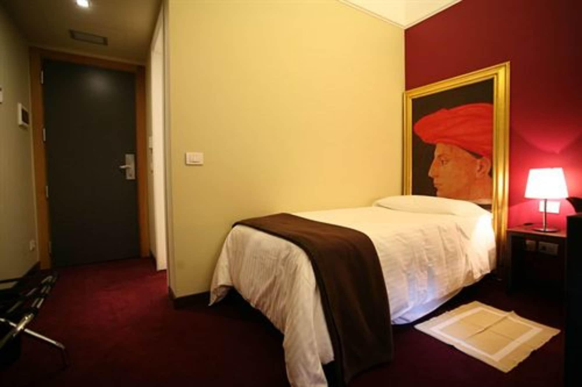 Club Hotel Milan Bagian luar foto