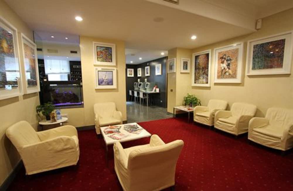 Club Hotel Milan Bagian luar foto