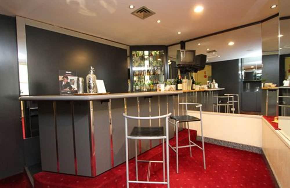 Club Hotel Milan Bagian luar foto