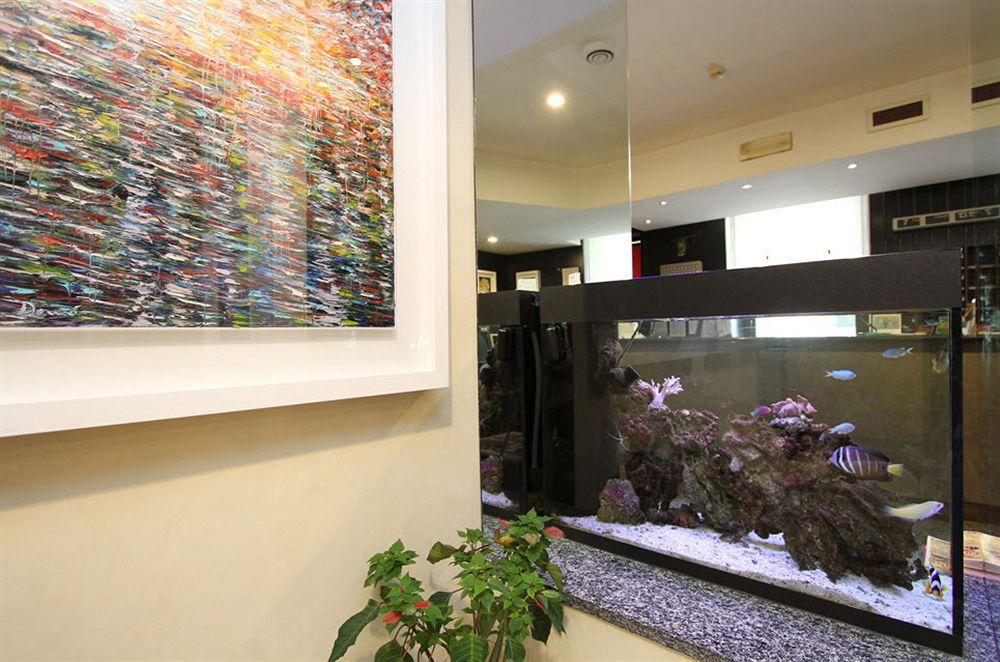 Club Hotel Milan Bagian luar foto