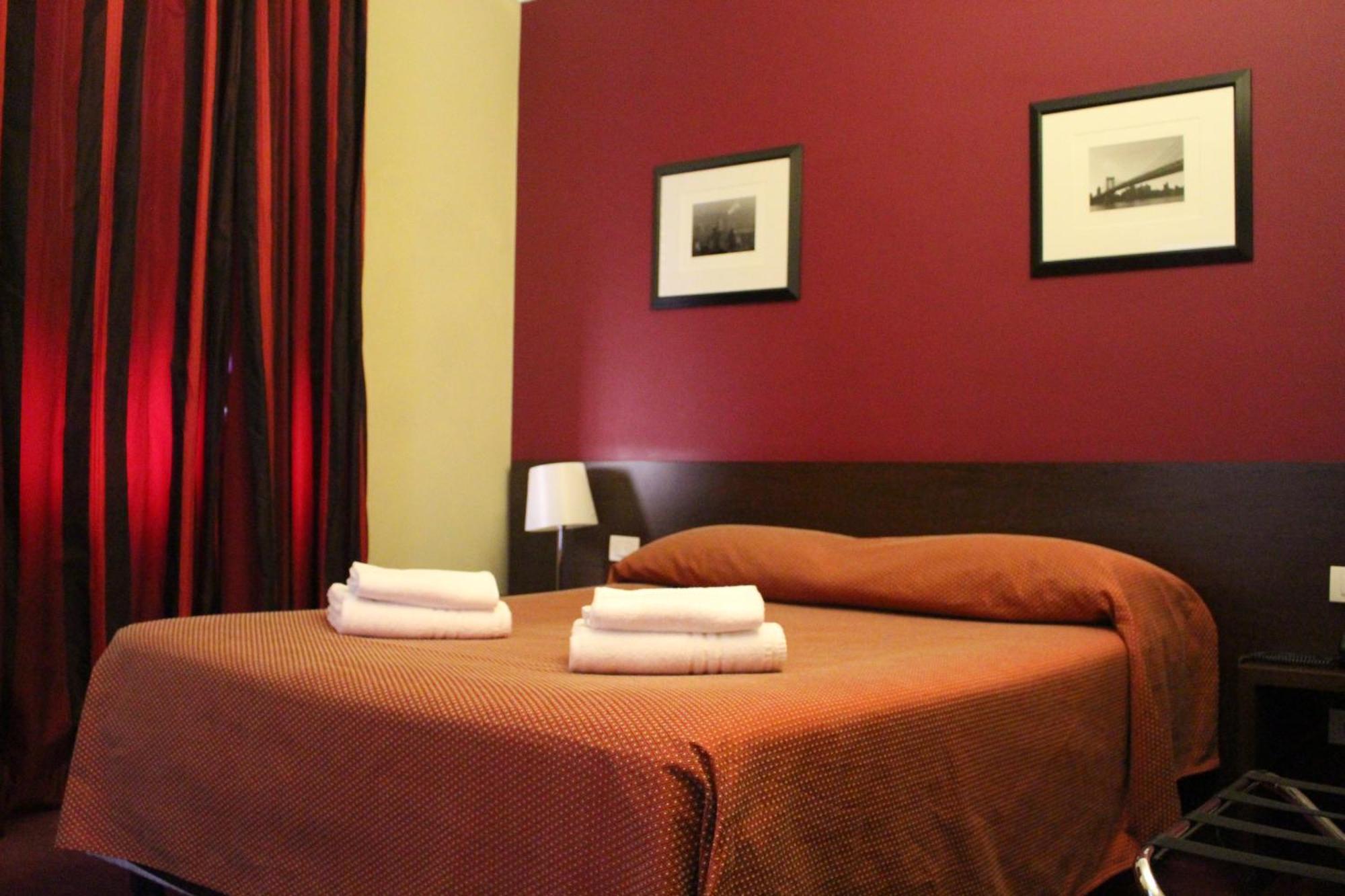 Club Hotel Milan Bagian luar foto