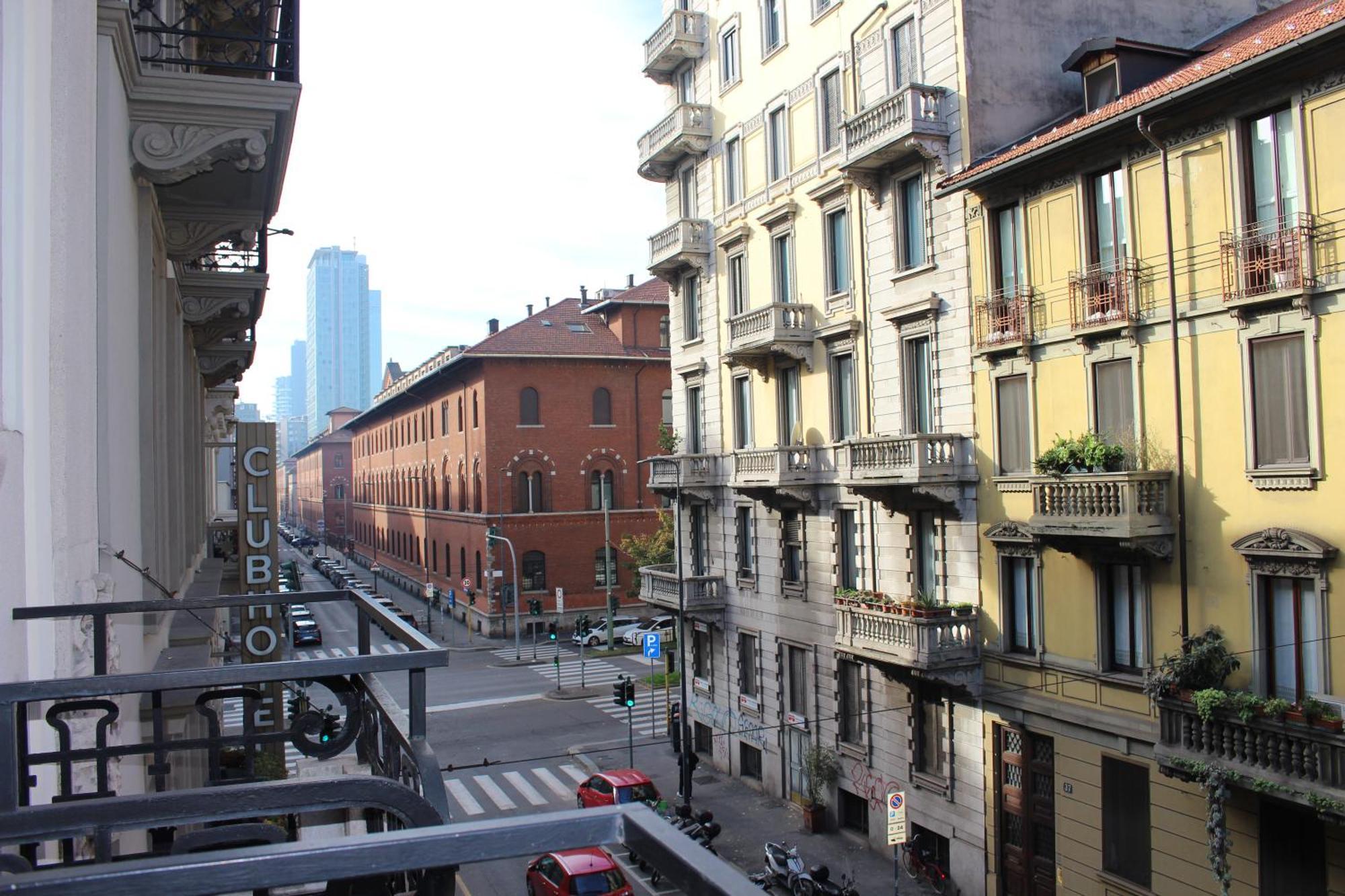 Club Hotel Milan Bagian luar foto