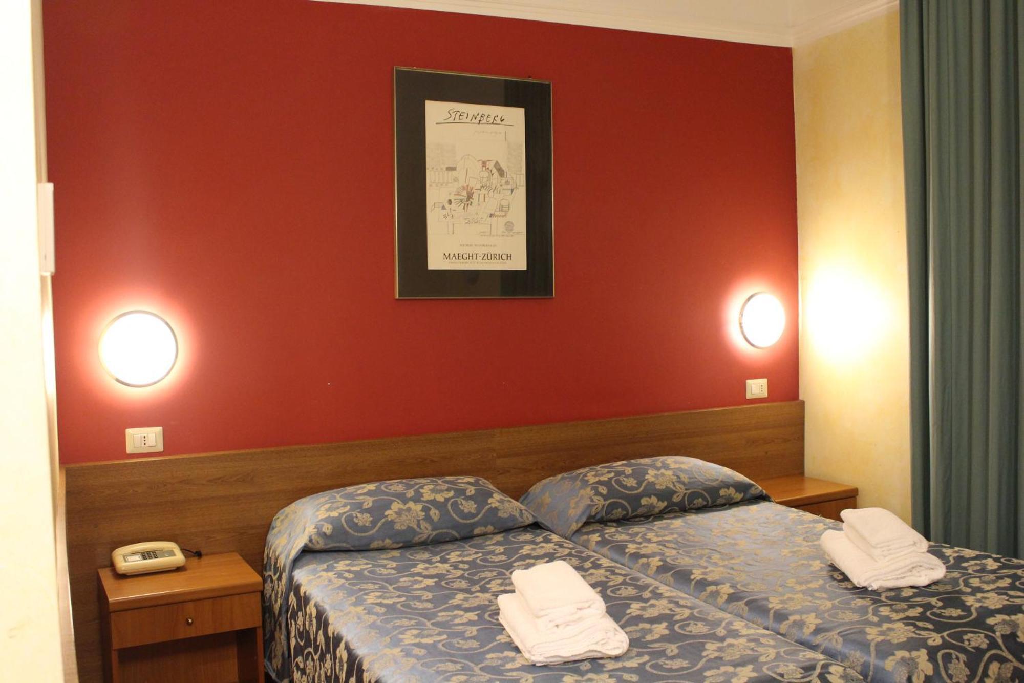 Club Hotel Milan Bagian luar foto