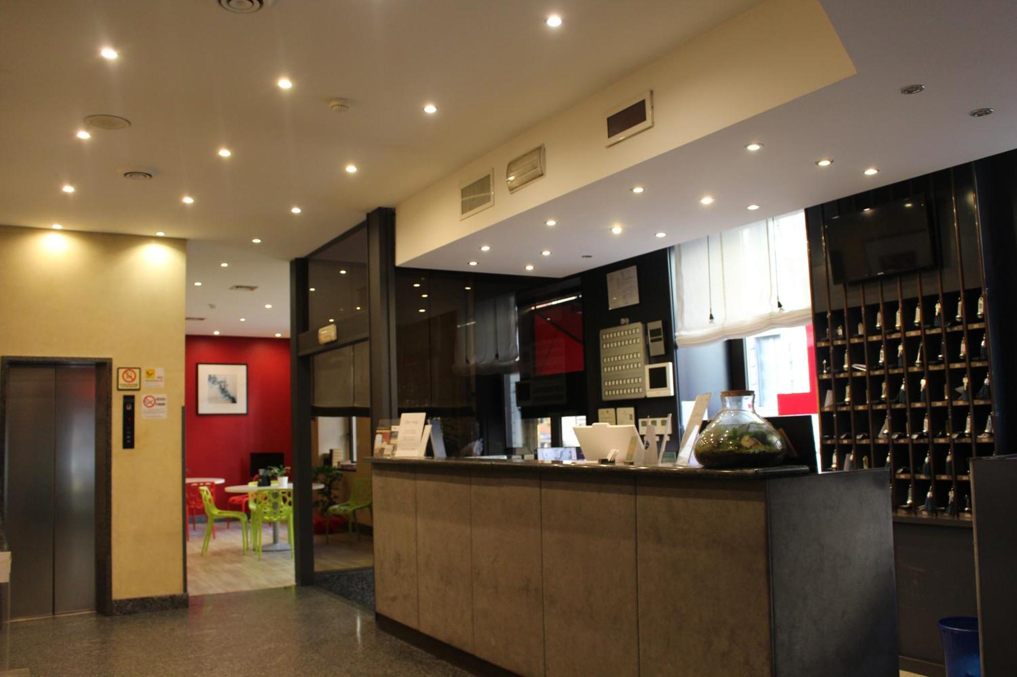 Club Hotel Milan Bagian luar foto