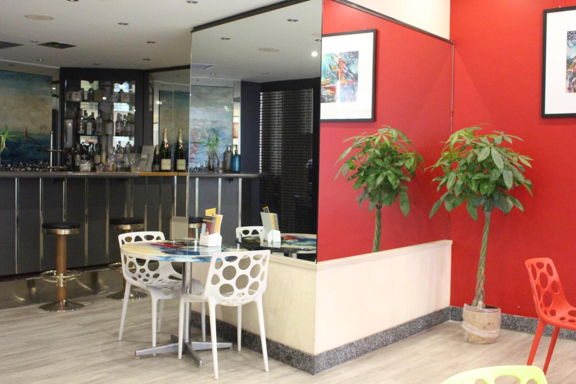 Club Hotel Milan Bagian luar foto