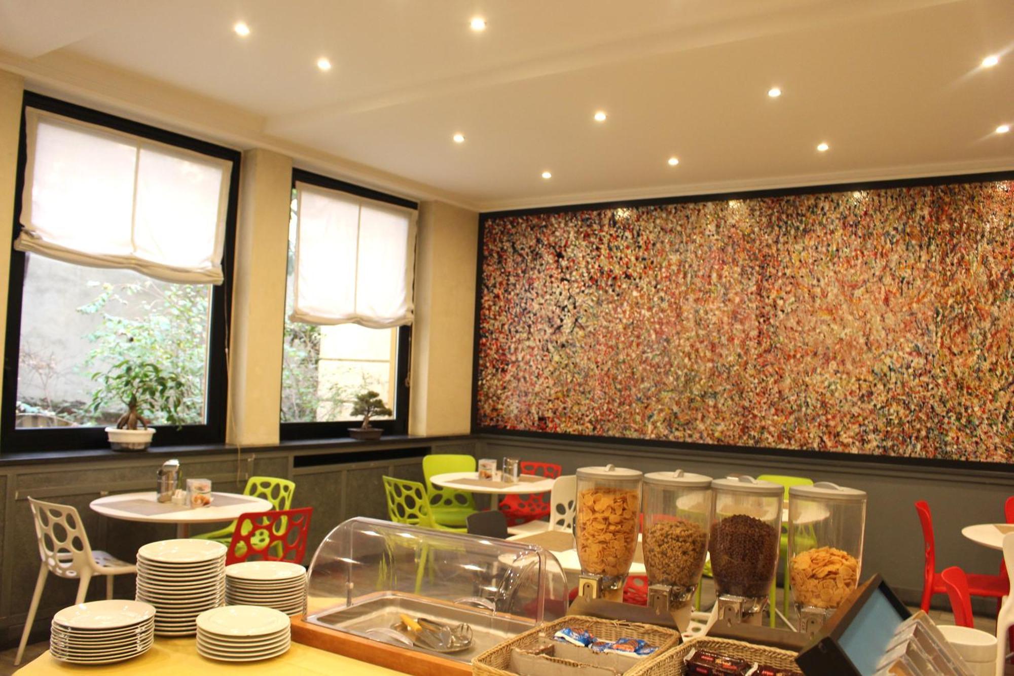Club Hotel Milan Bagian luar foto