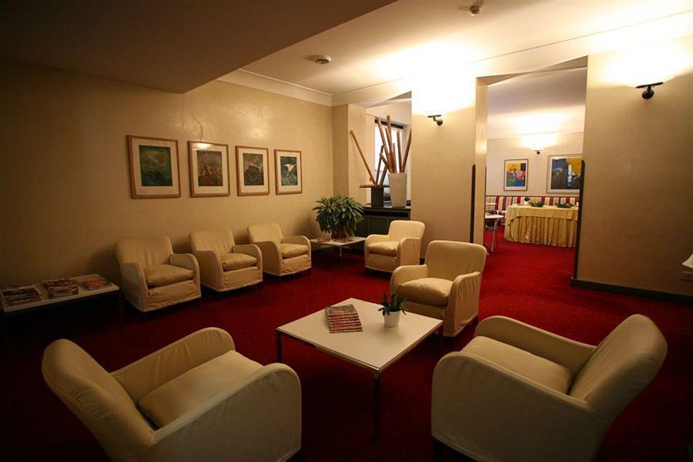 Club Hotel Milan Bagian luar foto